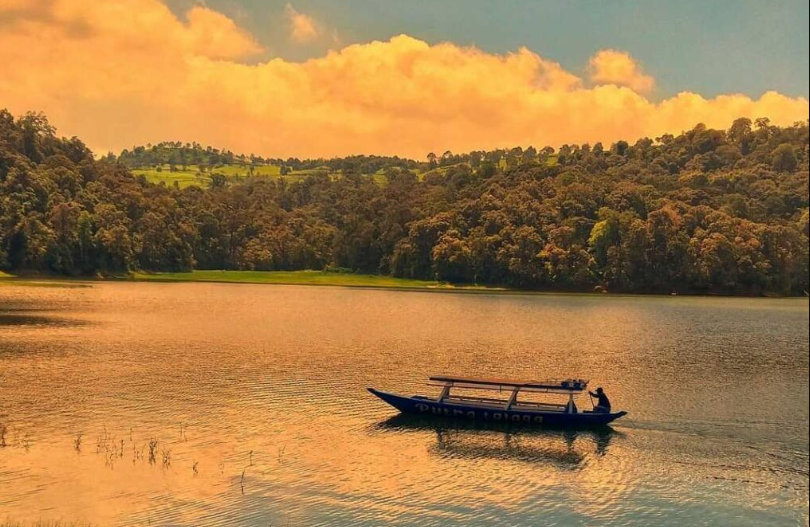 Wisata Alam Situ Patenggang Bandung: Danau dengan Panorama Kebun Teh dan Simbol Cinta Sejati