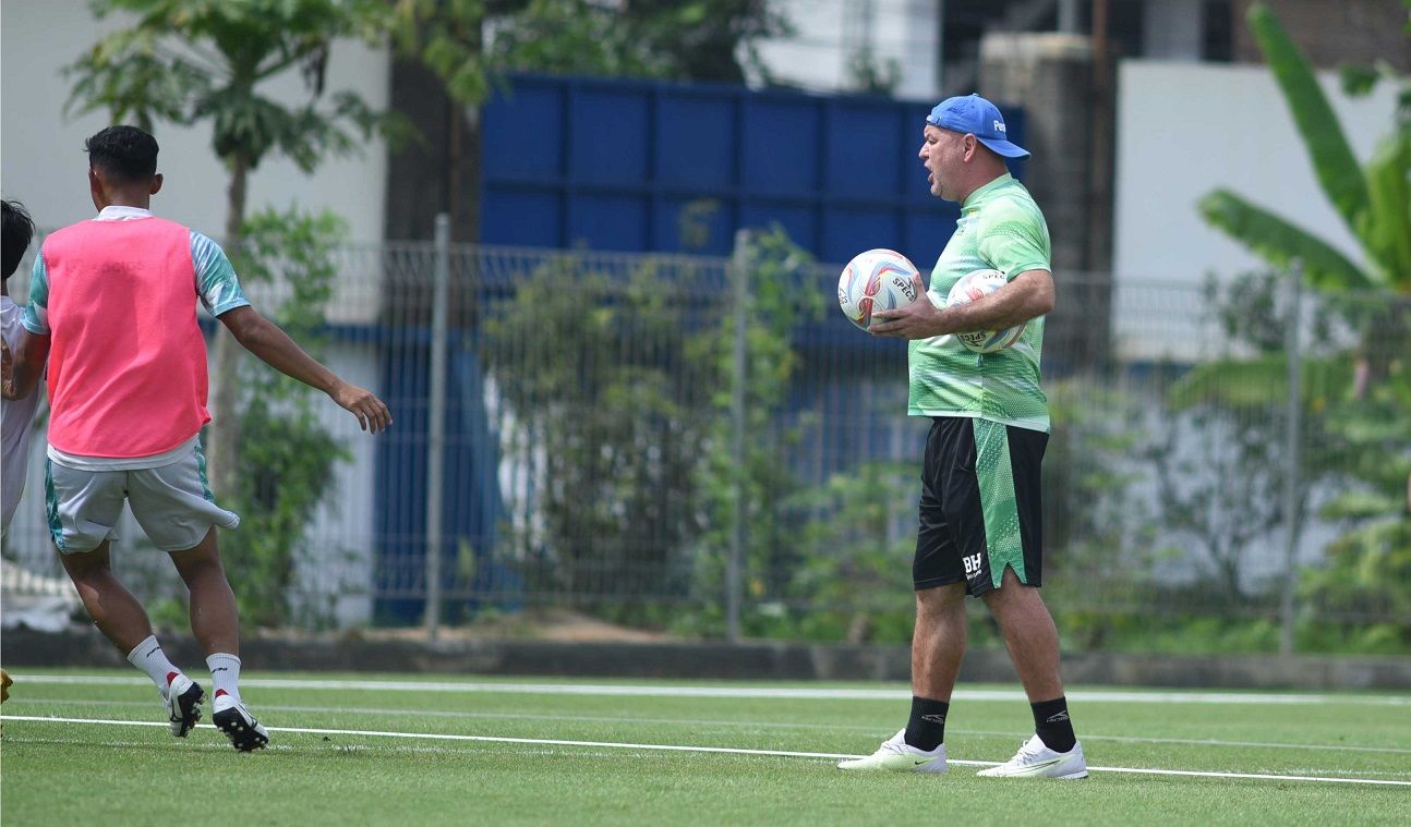 Hasil Evaluasi Pelatih Persib Bojan Hodak saat Lini Tengah Dikunci Lawan, Ternyata Jalan Keluarnya Sederhana