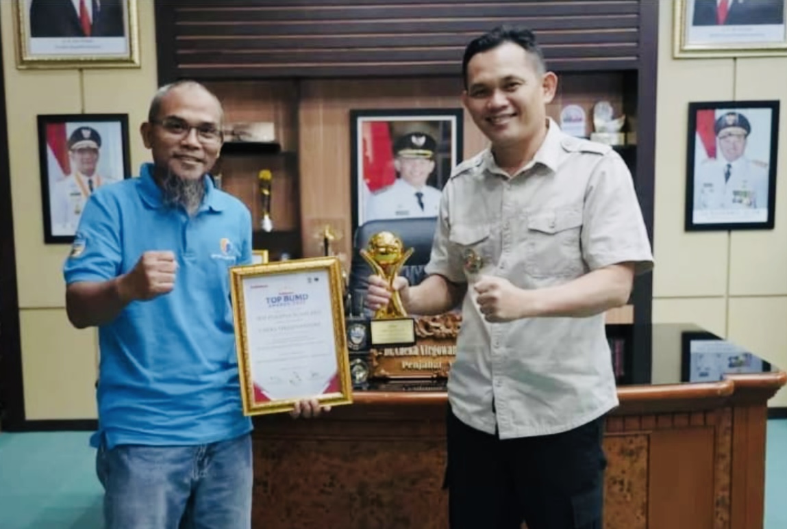 Mantap BPRS Al Madinah Kota Tasikmalaya Raih Penghargaan Top BUMD Award 2023 Sebagai BPRS Bintang 4