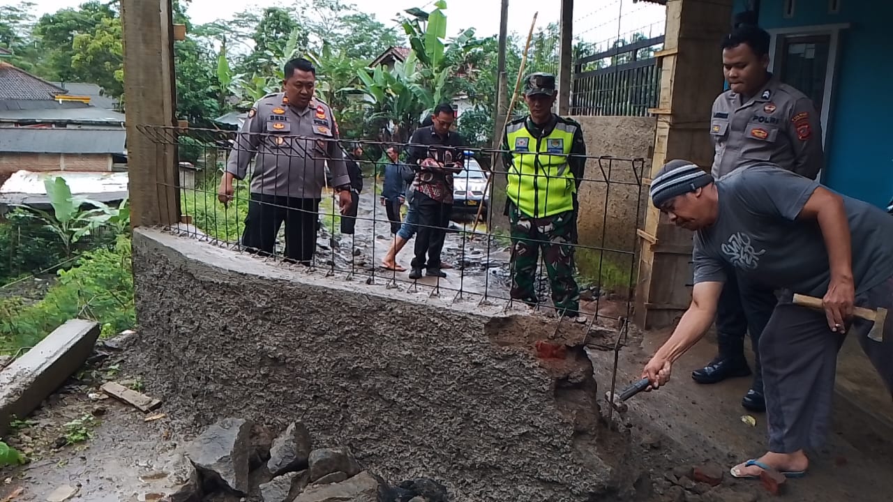Tembok Pagar Penghalang Jalan Desa di Kabupaten Tasikmalaya Dibuka Pemilik Lahan Setelah Kesepakatan ini