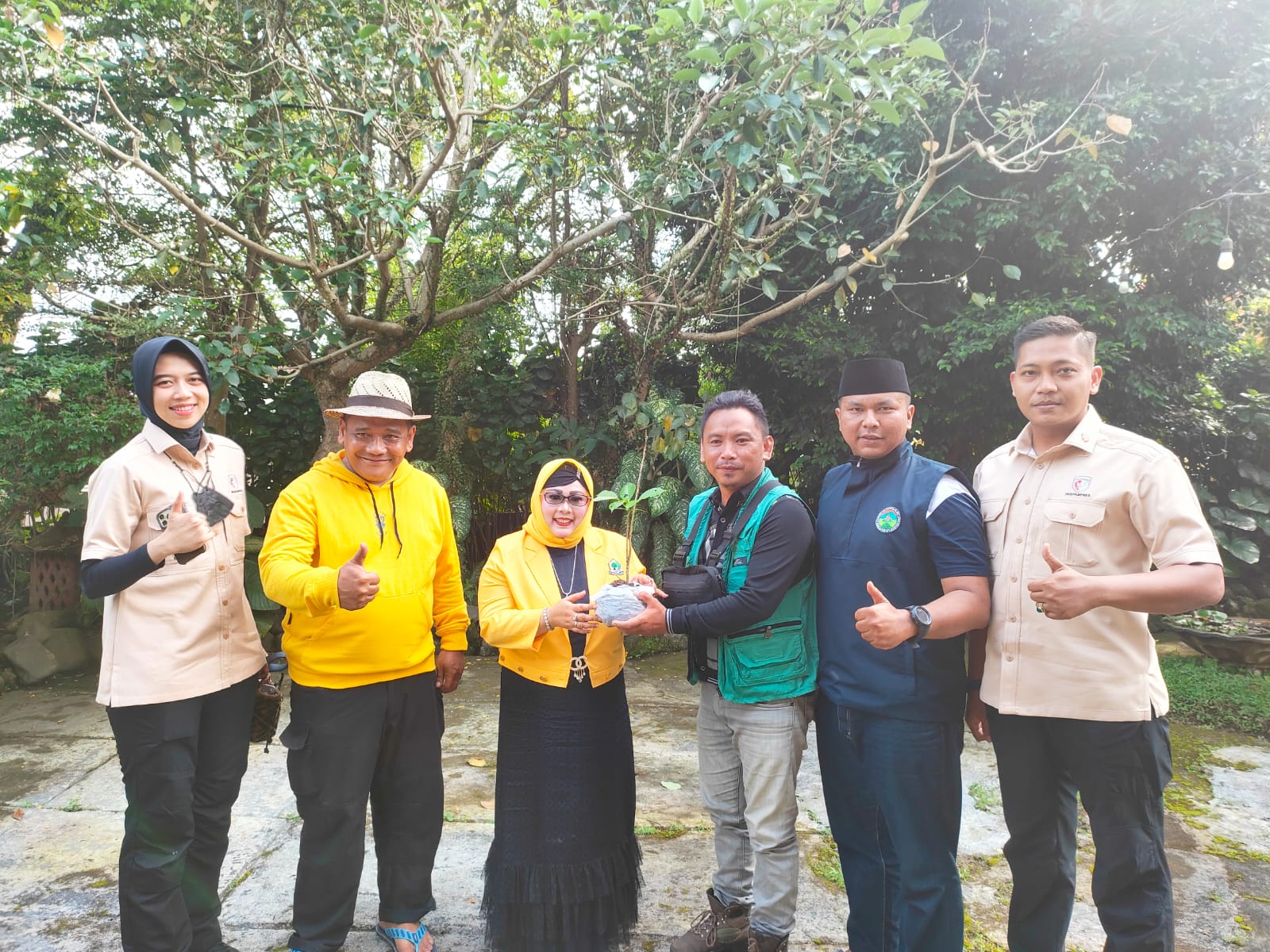 FKPAT dan Putri Ma'ruf Amin Bergerak Lakukan Penghijauan di Wilayah Kabupaten Tasik