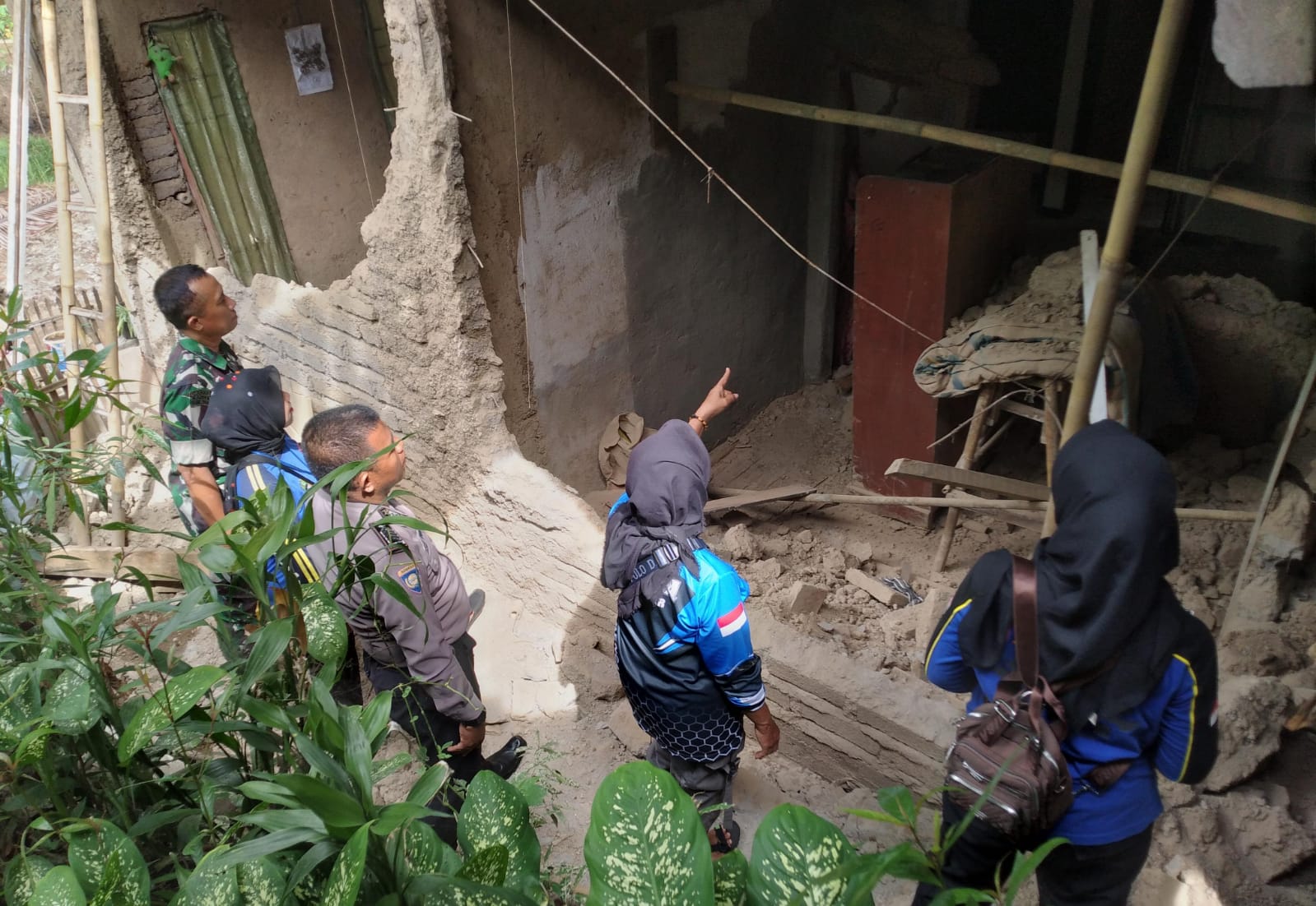 Tembok Kamar Warga Kota Banjar Ambruk saat Hujan Deras, Kata Pemilik Rumah seperti Gempa