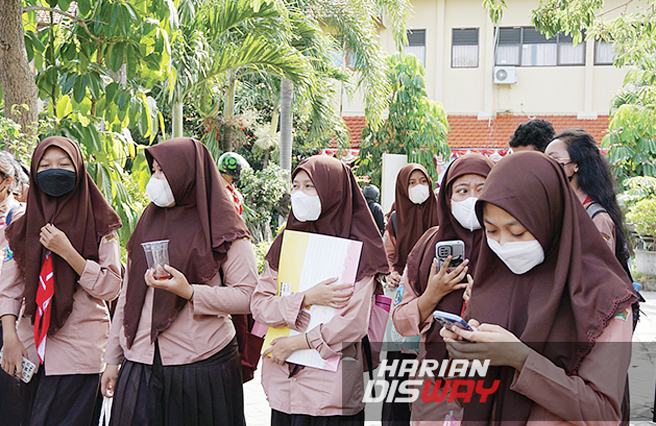 Kemendikbudristek Masukan Pakaian Adat Sebagai Seragam Sekolah SD Hingga SMA