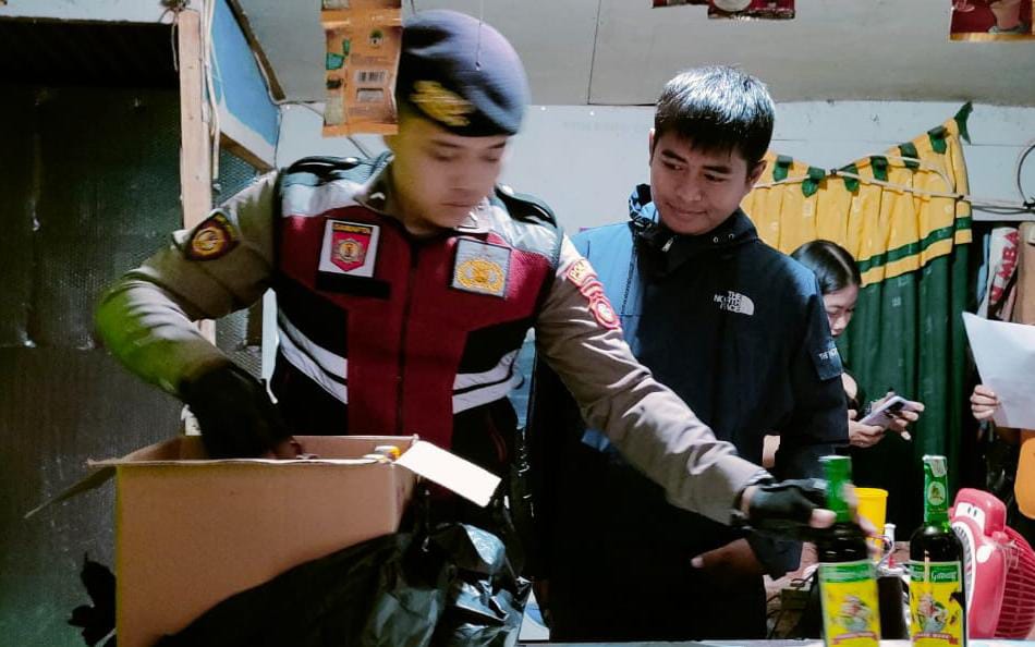 Petugas Gabungan di Kota Tasikmalaya Gerebek Penjual Minuman Keras Berkedok Warung Kopi