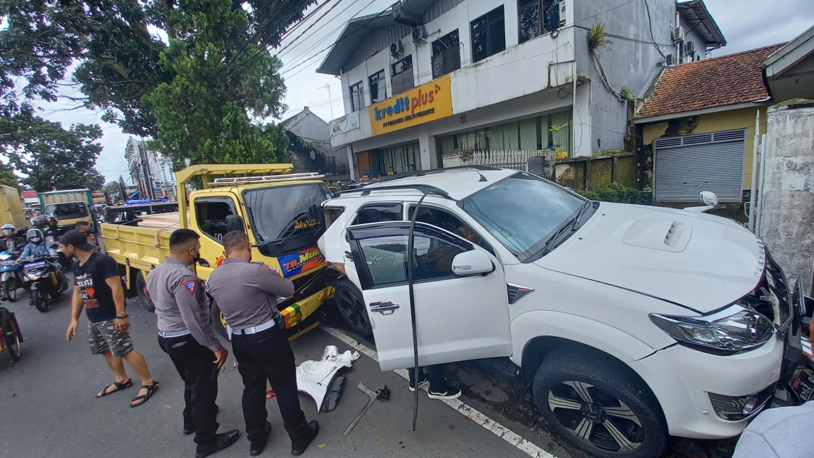 7 Kendaraan Tabrakan Beruntun di Jalan RE Martadinata, Truk Lepas Kendali Penyebabnya Masih Ditelusuri