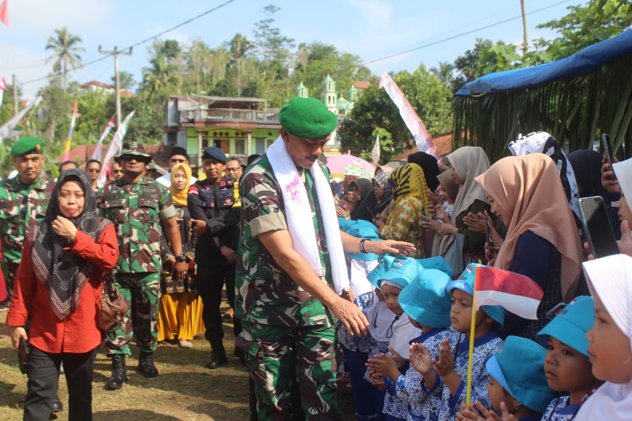 Kasdim 0612/Tasikmalaya Buka Program BSMSS 2024: Pembangunan Infrastruktur Desa Cisarua Dimulai