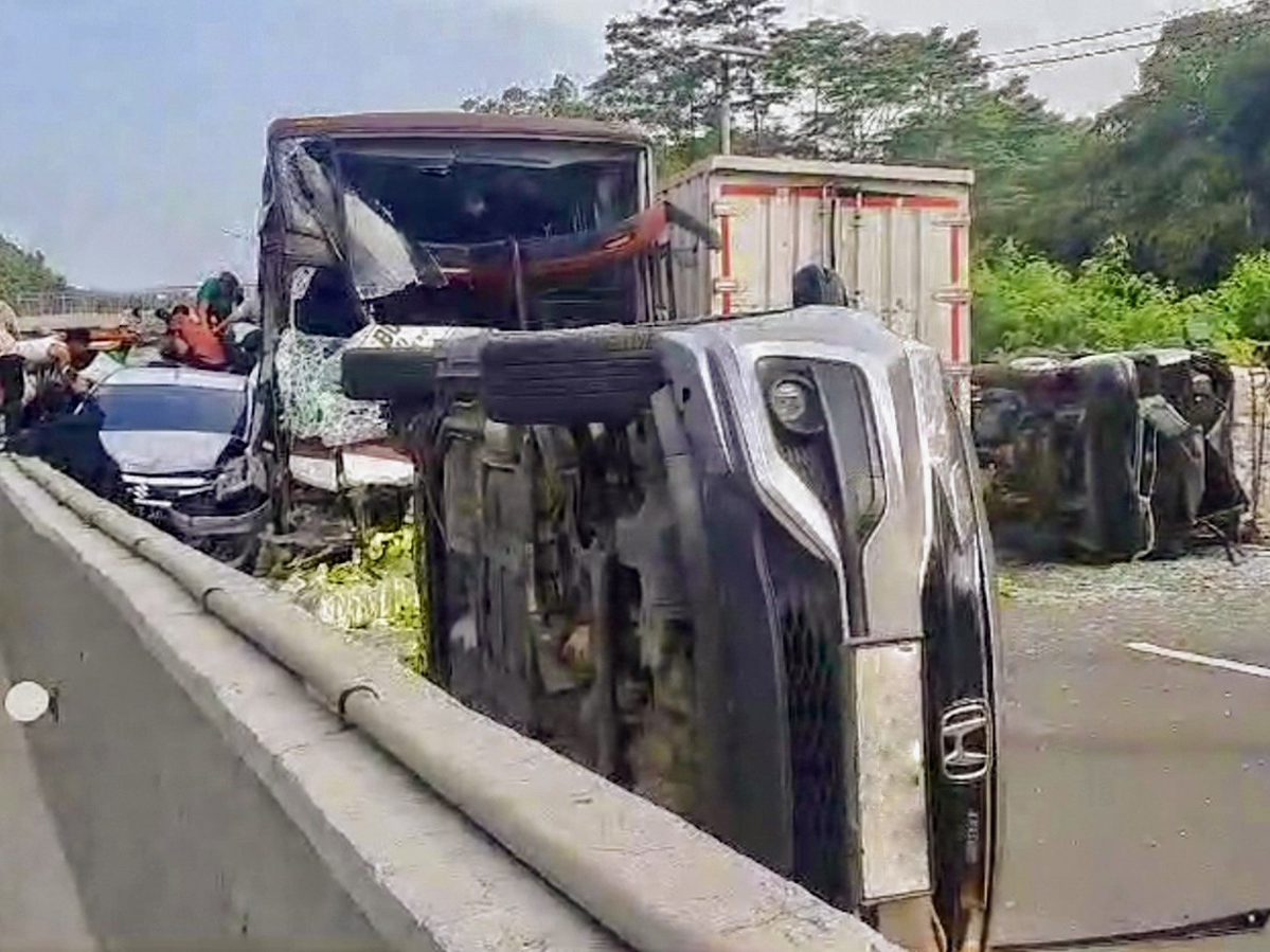Kronologi Kecelakaan Beruntun di Tol Cipularang, 11 Kendaraan Mengalami Kerusakan, Korban Luka-luka Tiga Orang