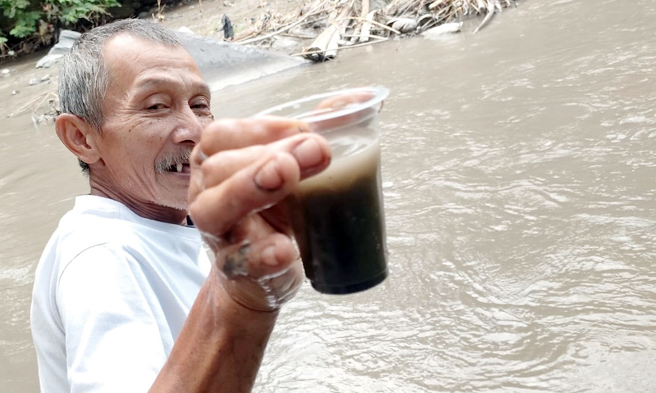 Kualitas Air Sungai Cikunir di Kota Tasikmalaya Mengkhawatirkan