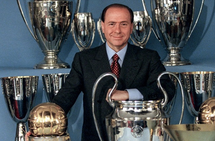 Tolak Bermain dengan 2 Penyerang, Silvio Berlusconi Sebut Dua Pelatih AC Milan Kepala Babi