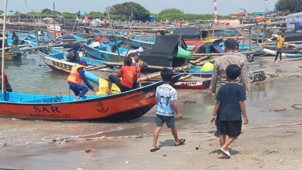 Mayat Terapung Pakai Kemeja Kotak-Kotak Ditemukan di Laut Cikalong Tasikmalaya, Siapakah dia?
