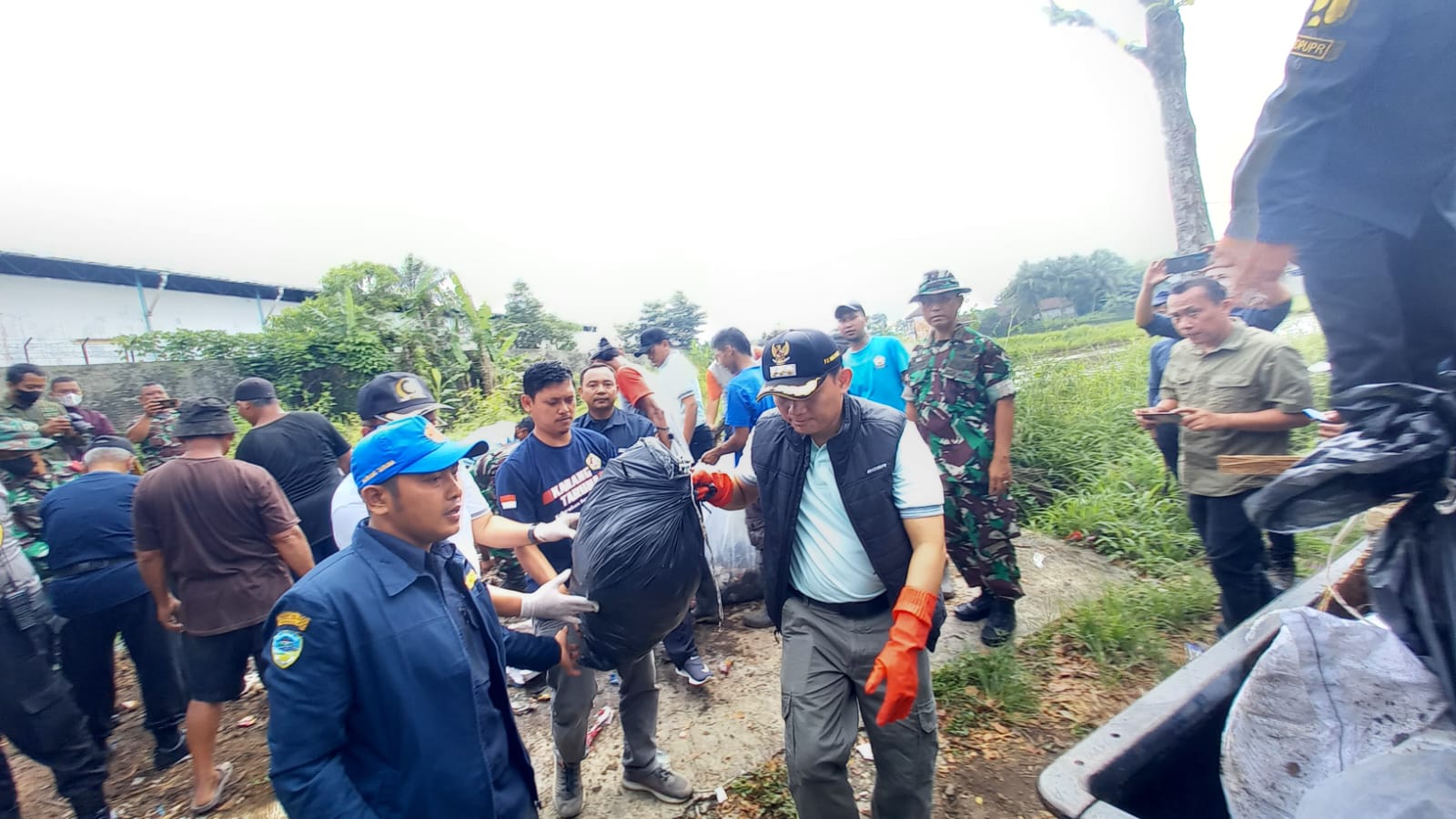 Tangani Sampah di Puluhan Titik TPS Liar, Satgas Pesat Resik Mulai Bergerak Melakukan Aksi Nyata