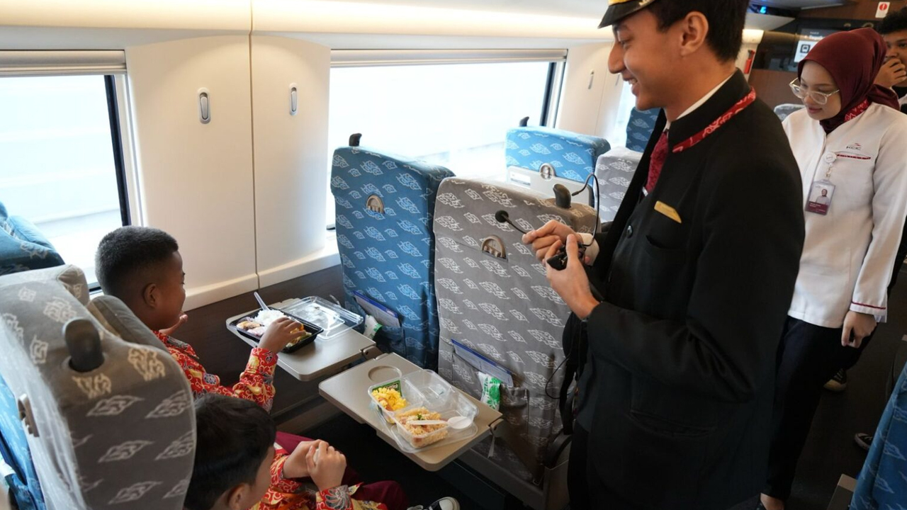 Ini Aturan Buka Puasa di Whoosh Selama Ramadhan, Promo Menarik di 158 Tenant Stasiun