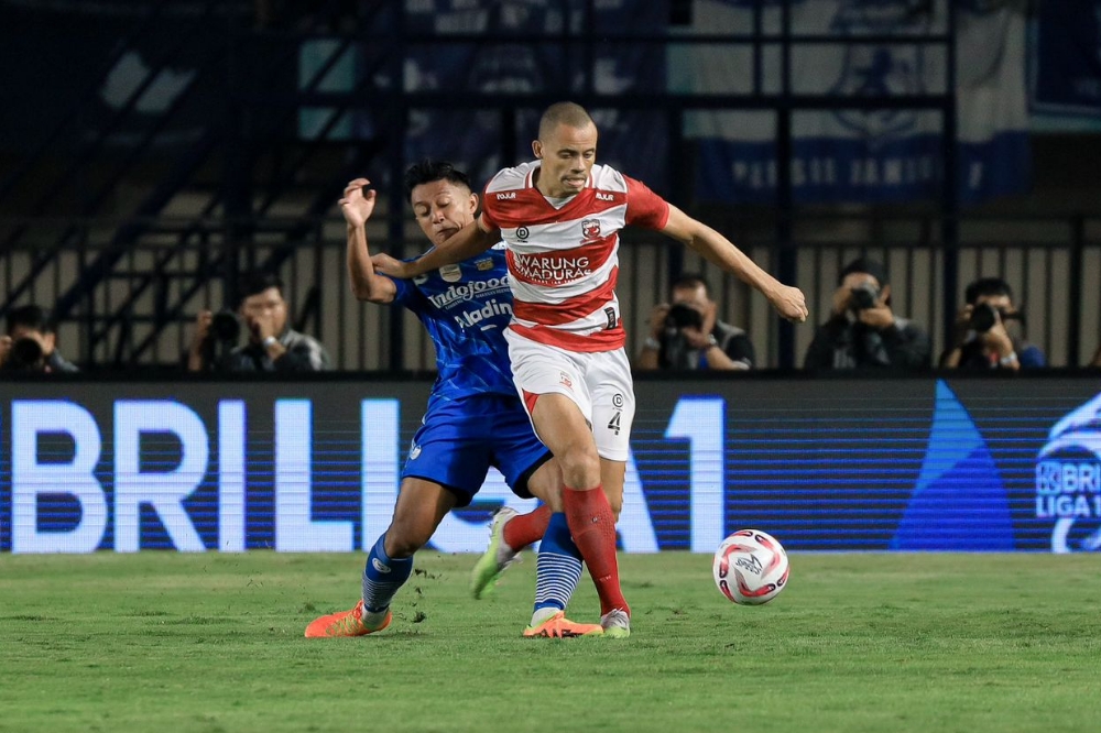 Pengakuan Jujur Pelatih Madura United Setelah Dihancurkan Persib Bandung 3-0 di Final Liga 1 Leg Pertama