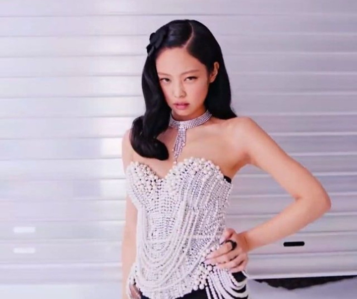 Bikin Bangga, Jennie BLACKPINK Pakai Kostum Karya Desainer Indonesia di Video Klip Shut Down