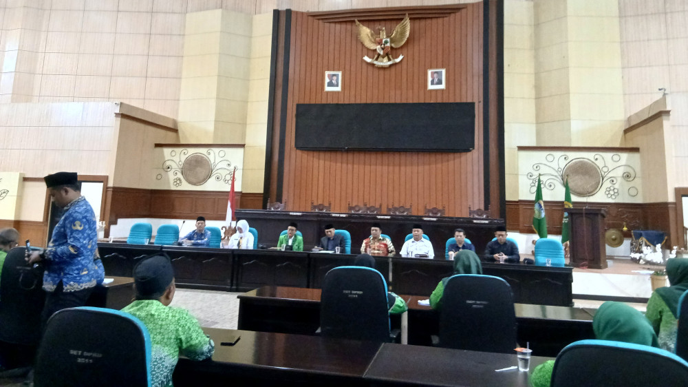 Guru Madrasah di Tasikmalaya Tuntut Pengakuan, 20 Tahun Mengabdi Hanya Digaji Rp100 Ribu