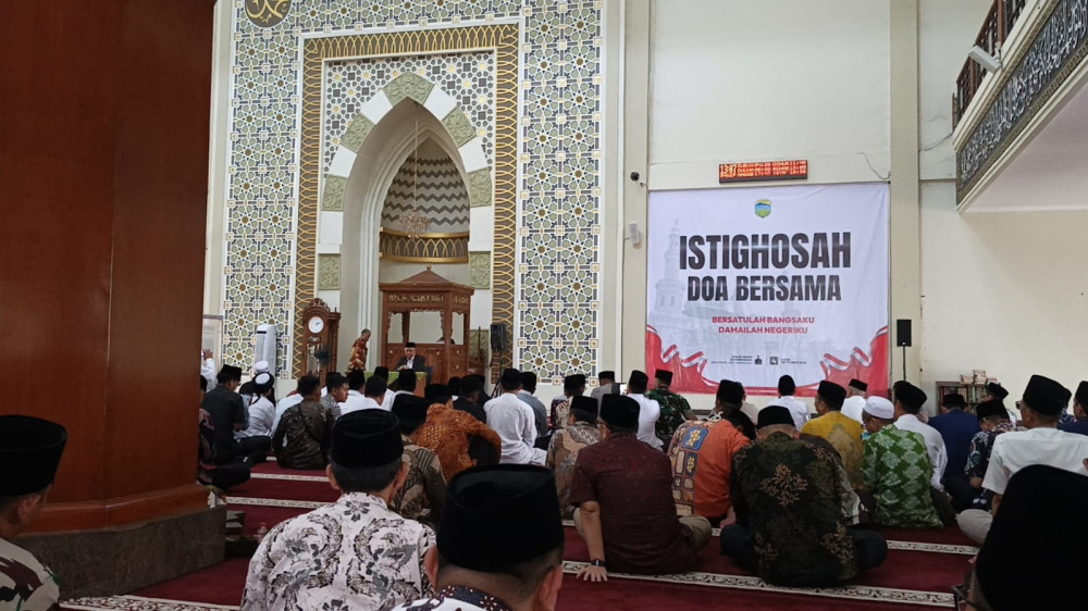 Haru di Masjid Agung Singaparna, Ribuan Warga Tasikmalaya Larut dalam Doa untuk Bangsa