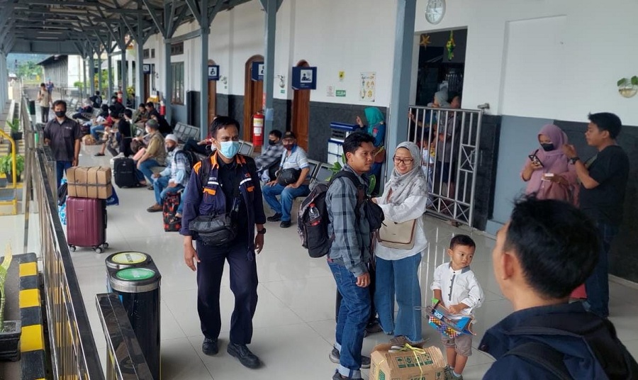H+2 Lebaran Terjadi Peningkatan Penumpang Kereta Api Arus Balik di Stasiun Banjar