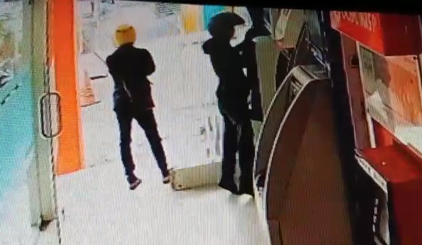 Video Detik-Detik Aksi Pembobolan ATM di Yogya Tasik Terekam CCTV