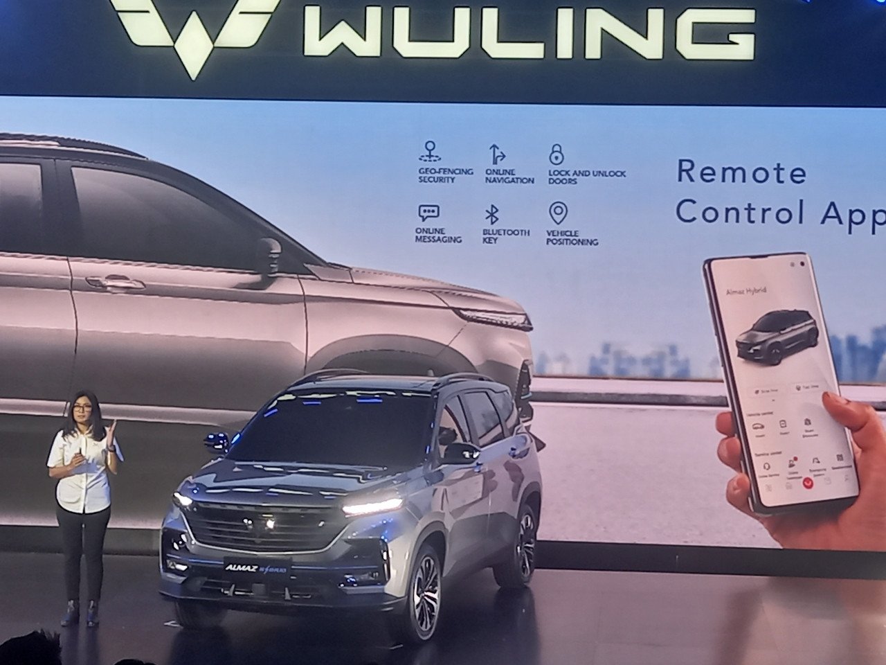 Wuling Luncurkan Almaz Hybrid, Miliki 3 Pilihan Mode Harga Rp470 Jutaan 