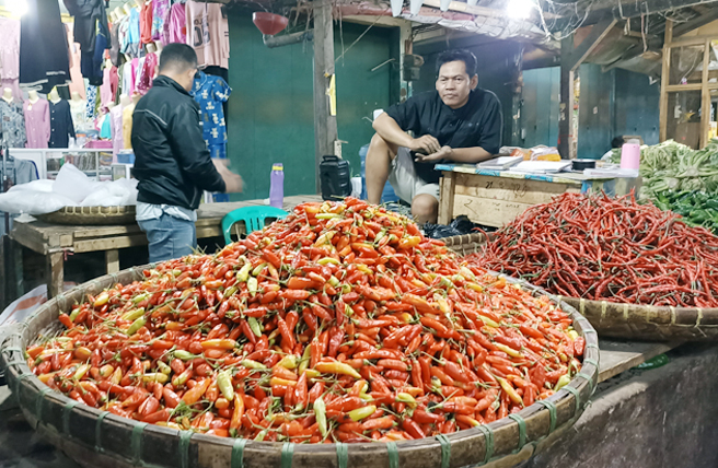 Gagal Panen dan BBM Naik, Harga Cabai di Garut Melonjak, Telur Turun