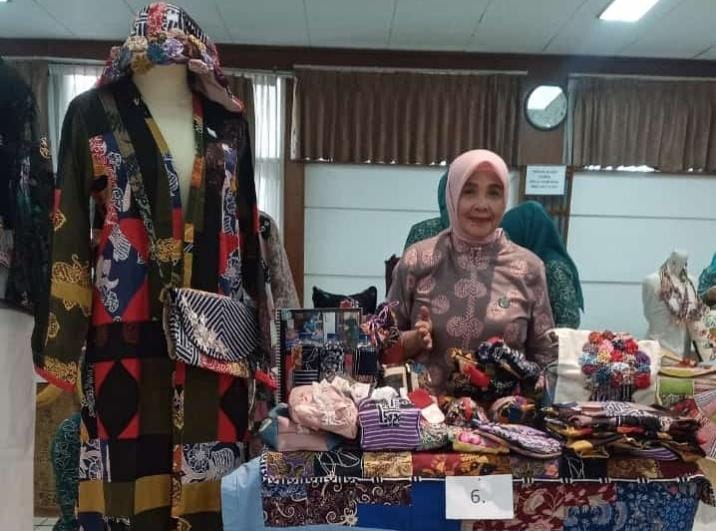 Mengubah Limbah Kain Batik Menjadi Produk Bernilai Tinggi, Prestasi Kader PKK Kelurahan di Kota Banjar