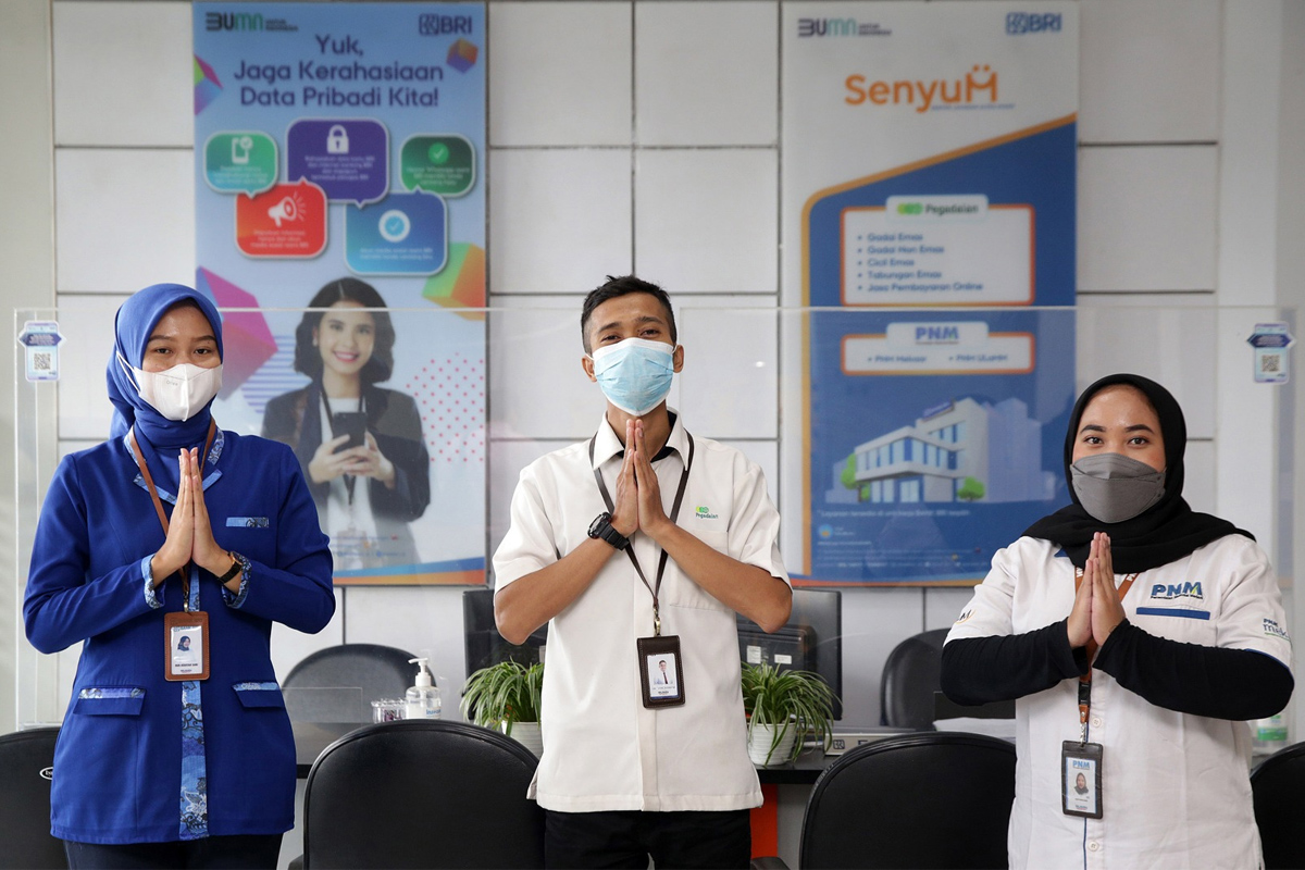 Cerita Neneng Penjual Kue dan Baju di Pasar Rebo Menopang Perekonomian Keluarga Berkat Holding Ultra Mikro BRI