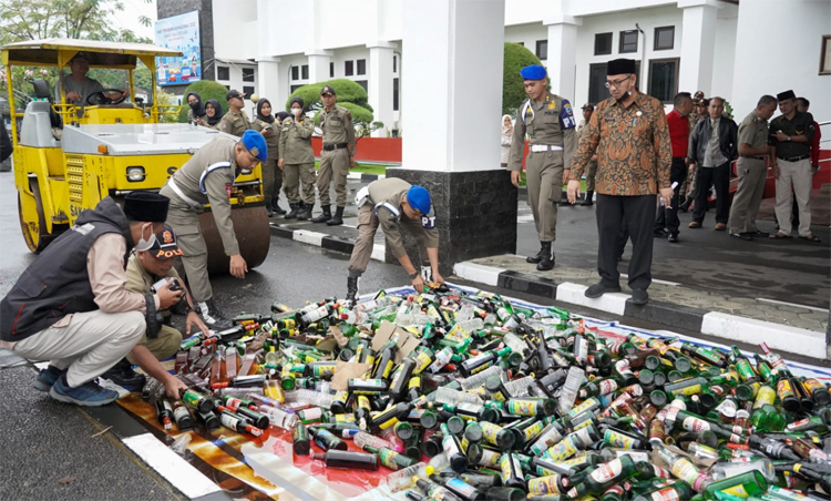 2.317 Botol Miras Dimusnahkan di Bale Kota Tasikmalaya, Ivan: Ini Pertama Kali