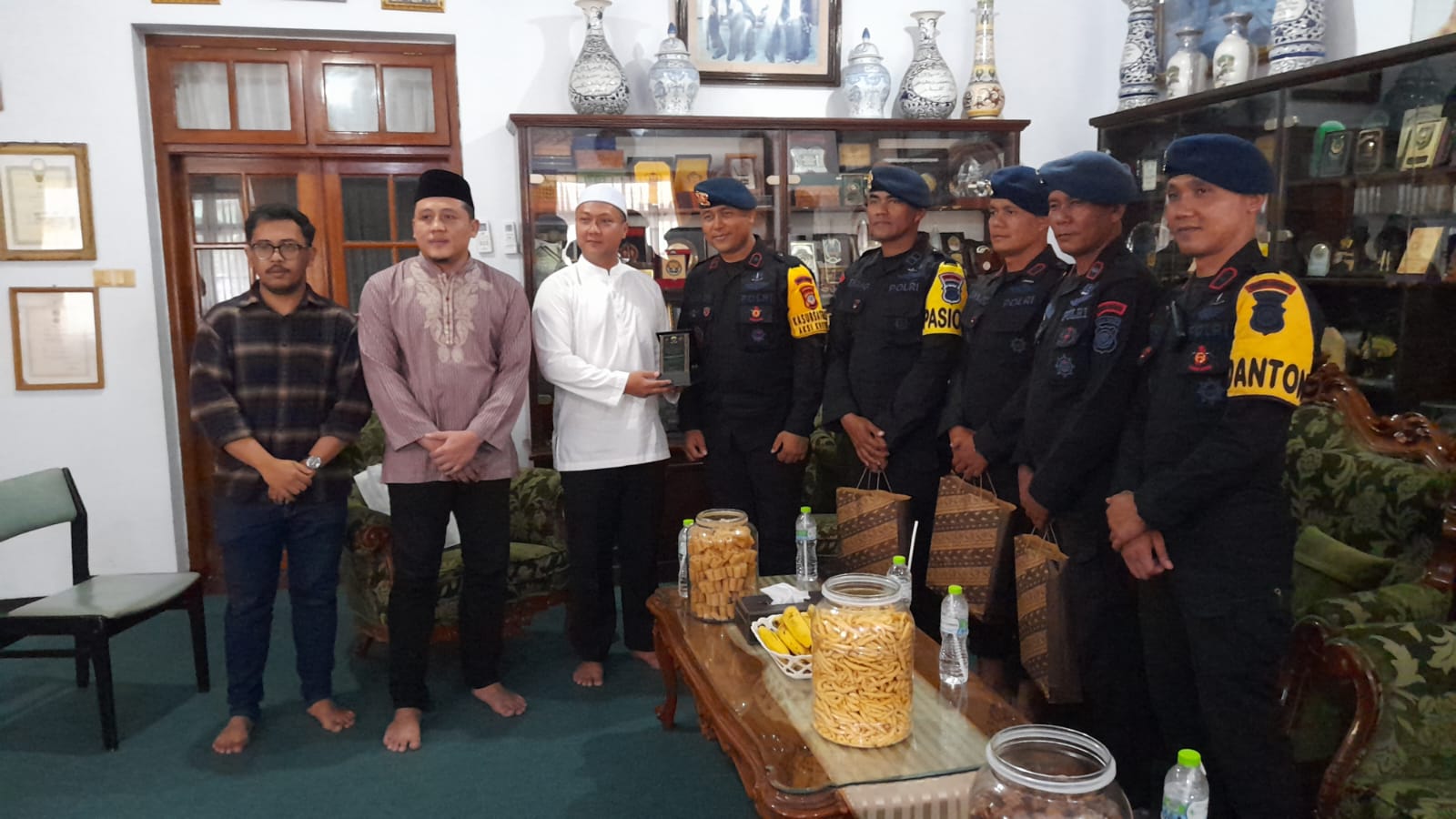 Danyon D Pelopor Satbrimob Jabar Jalin Sinergi dengan Ponpes Suryalaya dan Cipasung