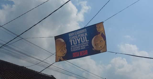 Warga Burujul Kota Tasikmalaya Sering Kehilangan Uang, Pasang Spanduk Soal Tuyul