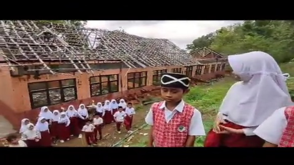Potret Kesenjangan Pendidikan di Tasikmalaya Selatan: SDN Curugtelu Bertahan di Tengah Kerusakan
