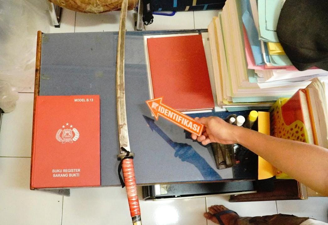 Satreskrim Polres Banjar Amankan Pemuda Terkait Kepemilikan Senjata Tajam Jenis Pedang