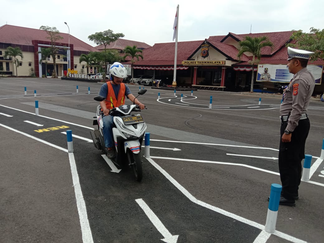 Ujian Praktik Lapangan Lebih Mudah, Masyarakat Tasikmalaya Antusias Membuat SIM C 