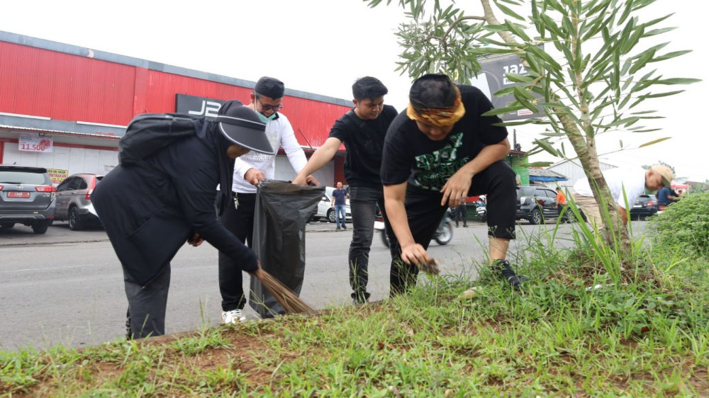 Gotong Royong Massal di Jalan Lingkar Utara, Pemkot Tasikmalaya Wujudkan Kembali Tasik Resik