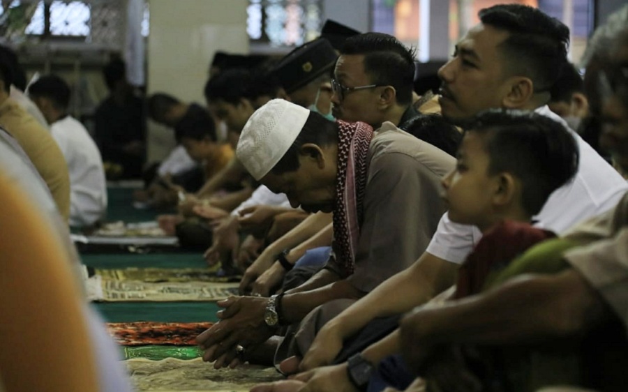 Pj Wali Kota Tasik Sampaikan Pesan saat Silaturahmi Lebaran di Masjid Agung