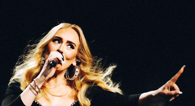 Adele Dikritik Karena Pergi Saat Harry Styles Pidato di Grammy Awards