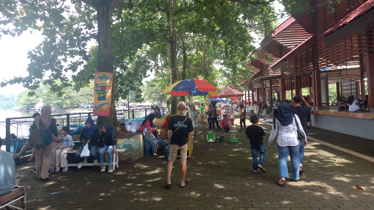 Libur Cuti Bersama, Warga Kota Tasikmalaya Padati Wisata Situ Gede