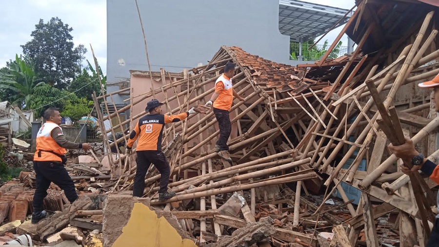 7 Relawan Kepanduan DPD PKS Kota Tasikmalaya Bantu Korban Bencana Gempa Cianjur