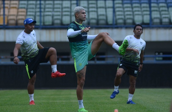 Persiapan Menghadapi Persija Jakarta, Pemain Persib Genjot Kebugaran dan Variasi Latihan