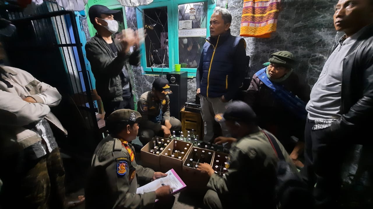 Miras di Kota Tasik Masih Banyak Beredar, Tadi Malam 704 Botol Minuman Beralkohol Disita