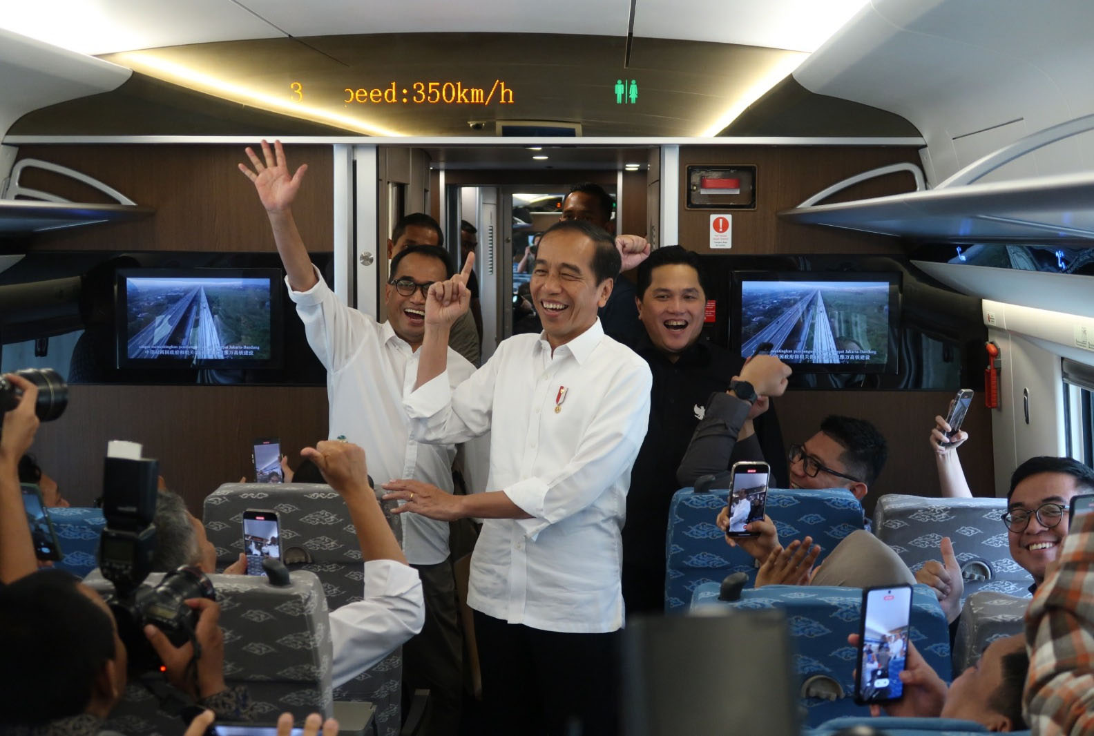 Terbukti Cepat, Jakarta - Bandung Hanya 40 Menit, Presiden Jokowi Merasakan Pengalaman Itu
