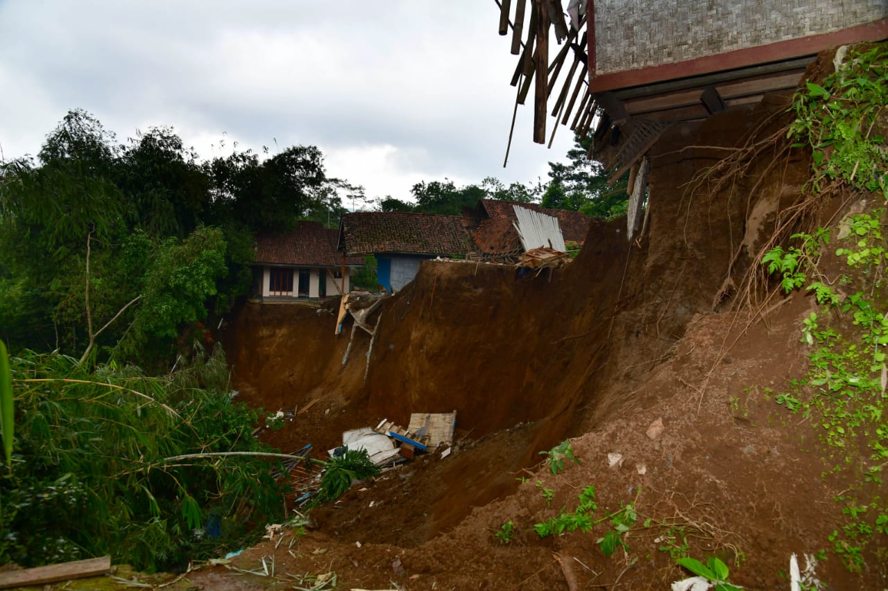 Korban Bencana Longsor di Kecamatan Salawu Kabupaten Tasikmalaya Akan Direlokasi