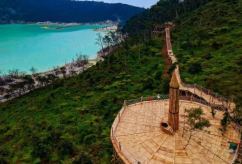 Menikmati Keindahan Kawah Putih Ciwidey Bandung dengan Skywalk Cantigi