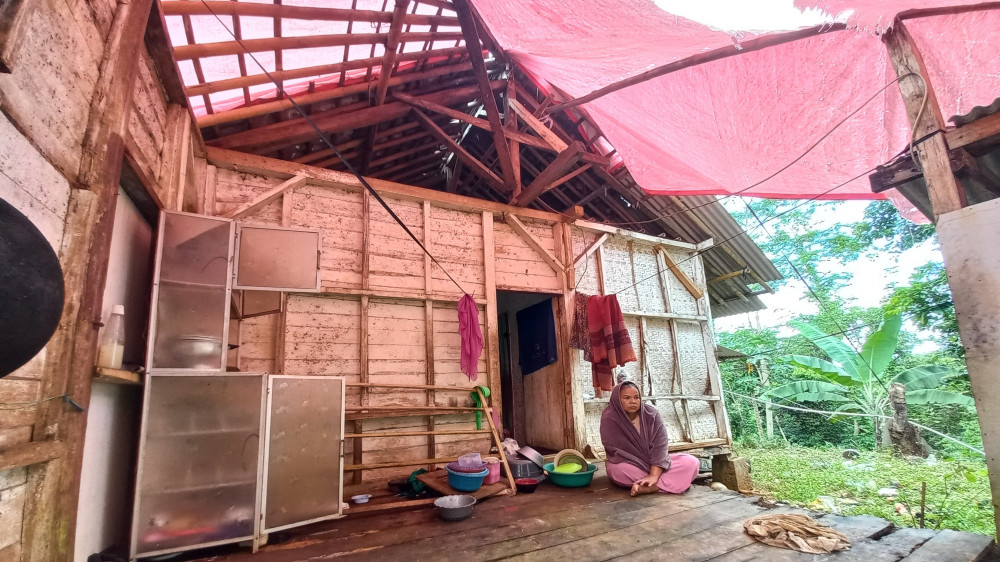 Hidup di Rumah Rapuh: Kisah Iin, Warga Miskin Ekstrem Tasikmalaya yang Menunggu Hunian Layak