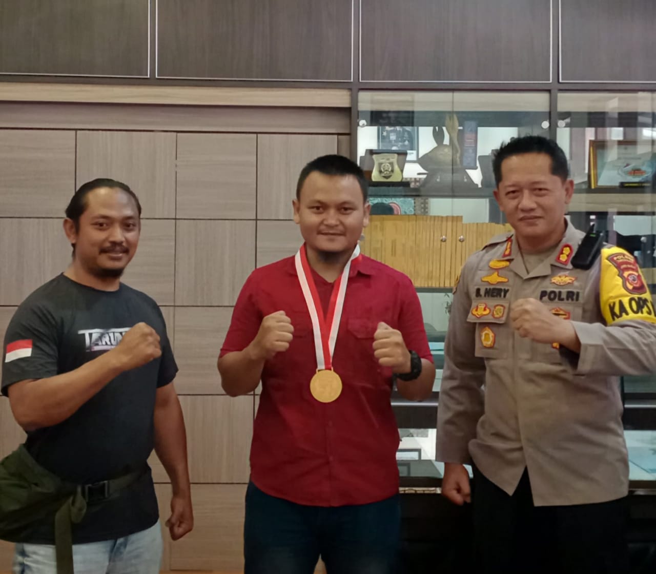 Membanggakan, Anggota Polres Tasikmalaya Raih Medali Emas MMA Amatir Pro