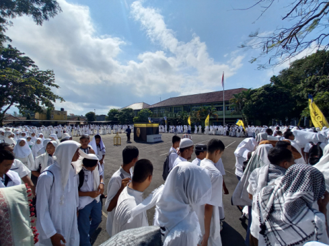 Ribuan Pelajar SMKN 2 Tasikmalaya Praktik Bimbingan Manasik Haji