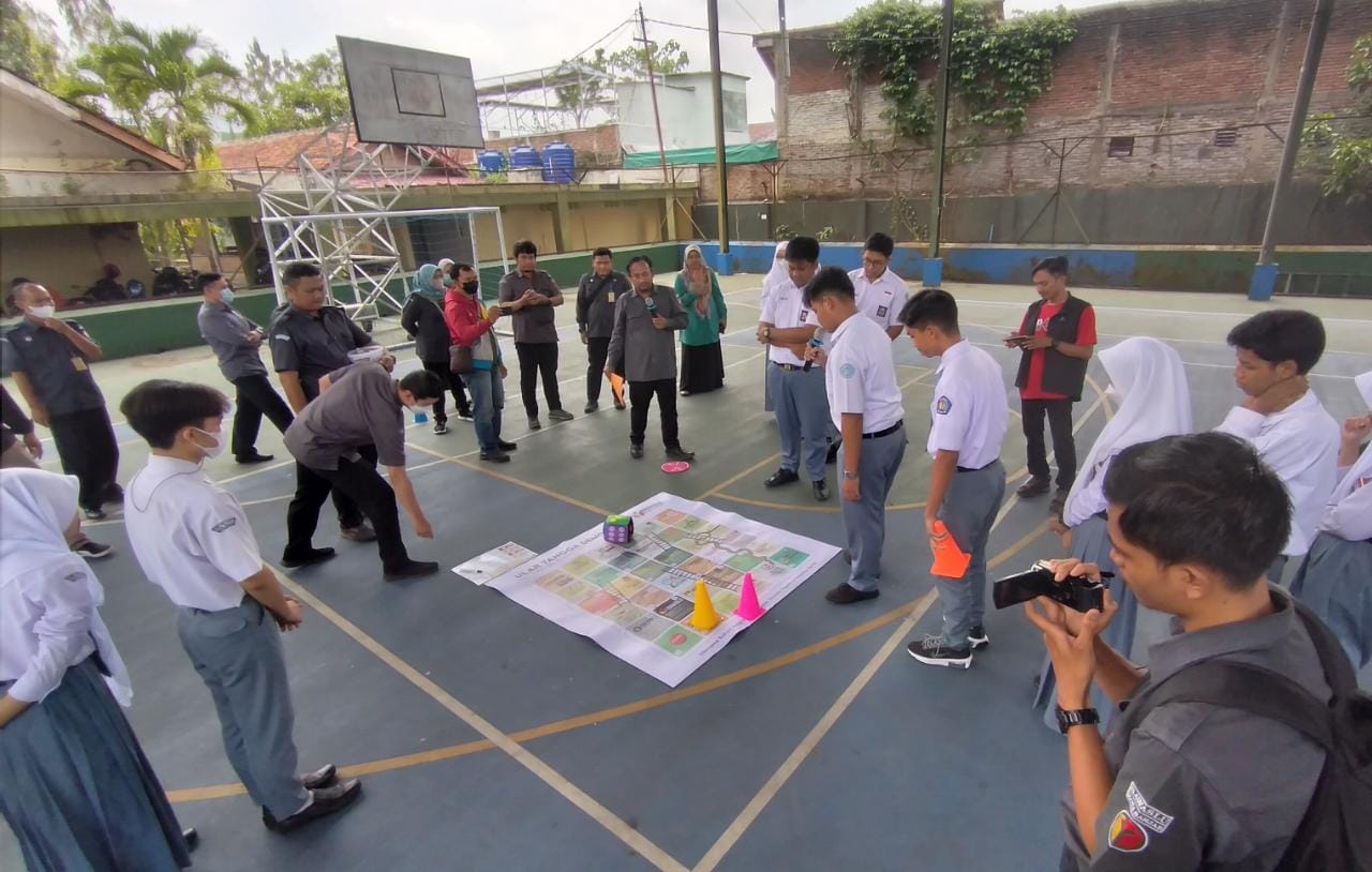 Pelajar Kota Banjar Main Ular Tangga Demokrasi, Bawaslu Jabar: Pemilih Pemula Mudah Terhasut