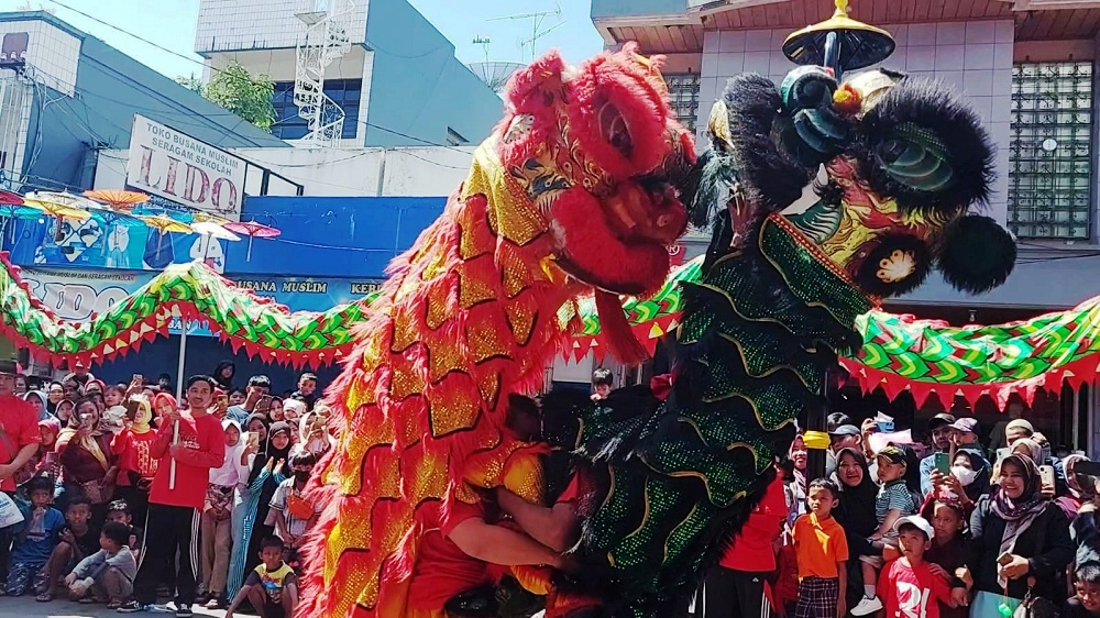 Top Banget! Atraksi Barongsai Asian Lion Dance Sedot Perhatian, Perayaan Imlek di Kota Tasikmalaya Meriah