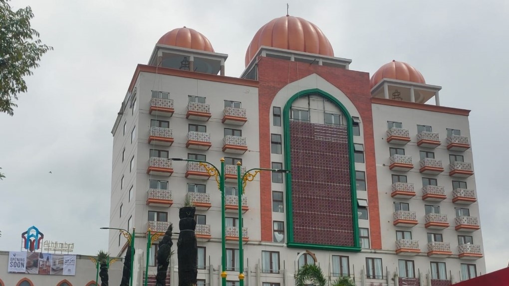 AlHambra Hotel & Convention Tasikmalaya: Tempat Menikmati Sajian khas Timur Tengah dengan Kultur Sunda