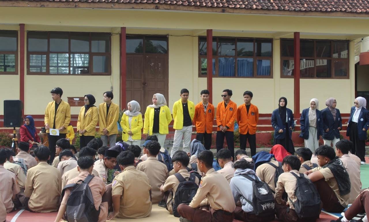 Mahasiswa Berbagai Universitas Sosialisasi Kampus di MAN 6 Tasikmalaya, Tekankan Pentingnya Kuliah