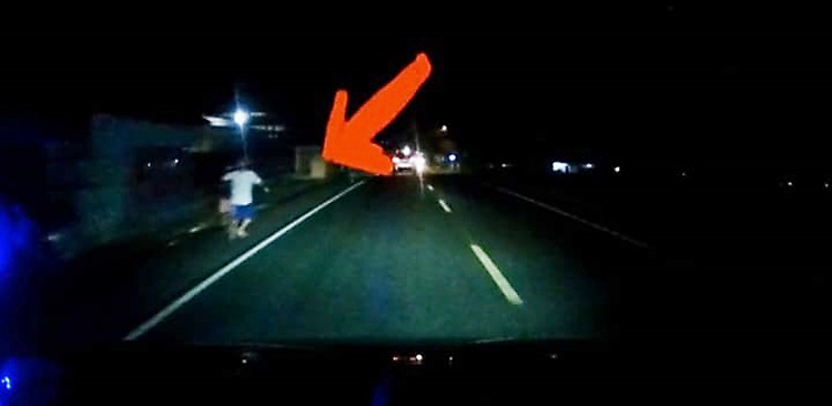 Viral Video Aksi Pelemparan Mobil di Jalan Ciamis